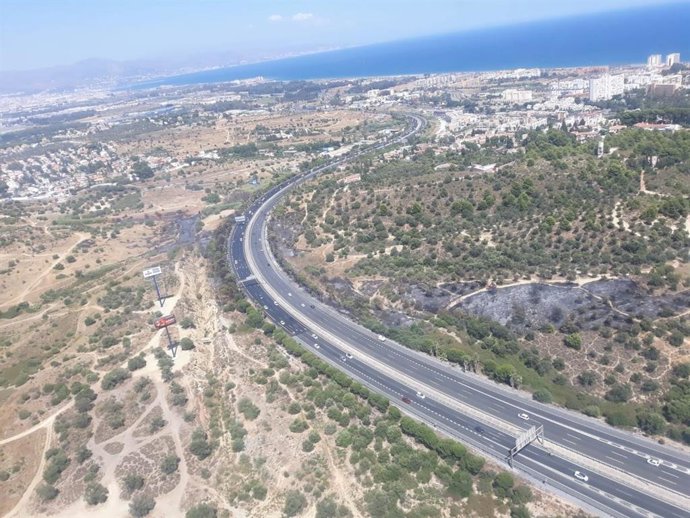 Archivo - Carretera A7 Málaga uincendio torremolinos tráfico coches autovia