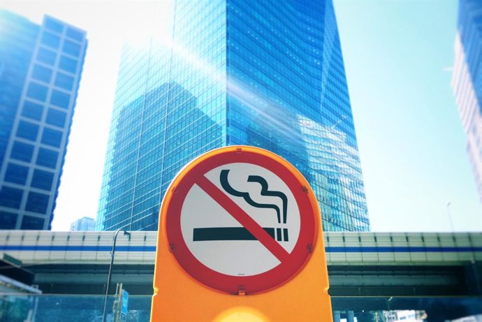 Experts at #GFN21 will focus on how to accelerate the end of smoking-related death and disease. Photo by Possessed Photography on Unsplash.