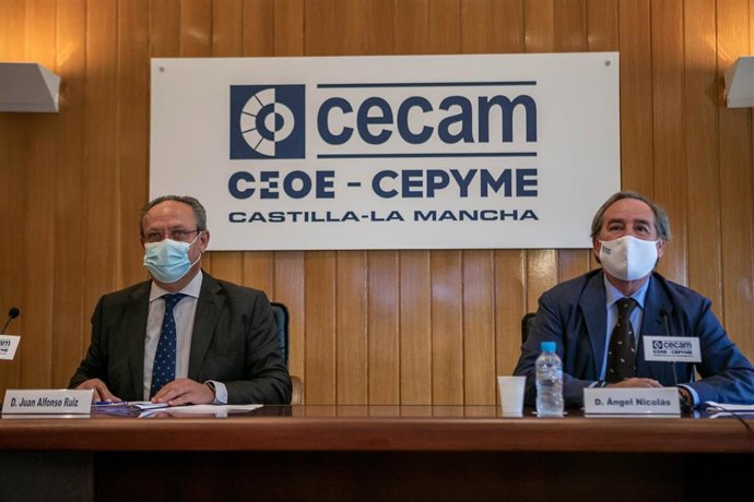 El Consejero De Hacienda Y Administraciones Públicas, Juan Alfonso Ruiz Molina, Mantiene Una Reunión Con La Junta Directiva De La Confederación Regional De Empresarios De Castilla-La Mancha.