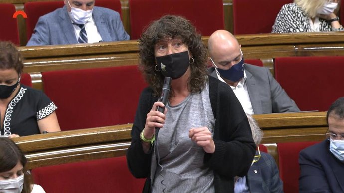 La consellera de Acción Climática de la Generalitat, Teresa Jord, en el pleno del Parlament.