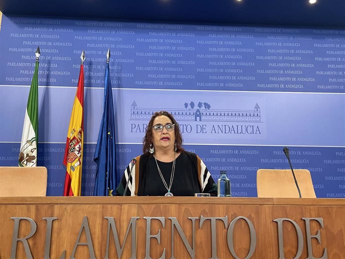 La parlamentaria andaluza no adscrita Ángela Aguilera en rueda de prensa en una foto de archivo.