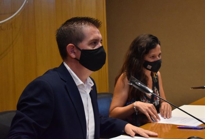 El presidente de la Diputación de Albacete, Santiago Cabañero y diputada de Turismo, Raquel Ruiz, presentan el Cupón Rural ¡Muévete por Albacete!'.