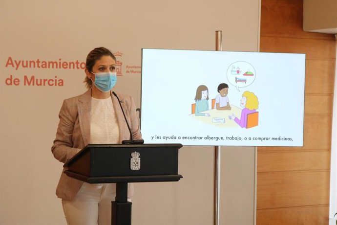 La concejala Paqui Pérez presenta las novedades de la web de Servicios Sociales