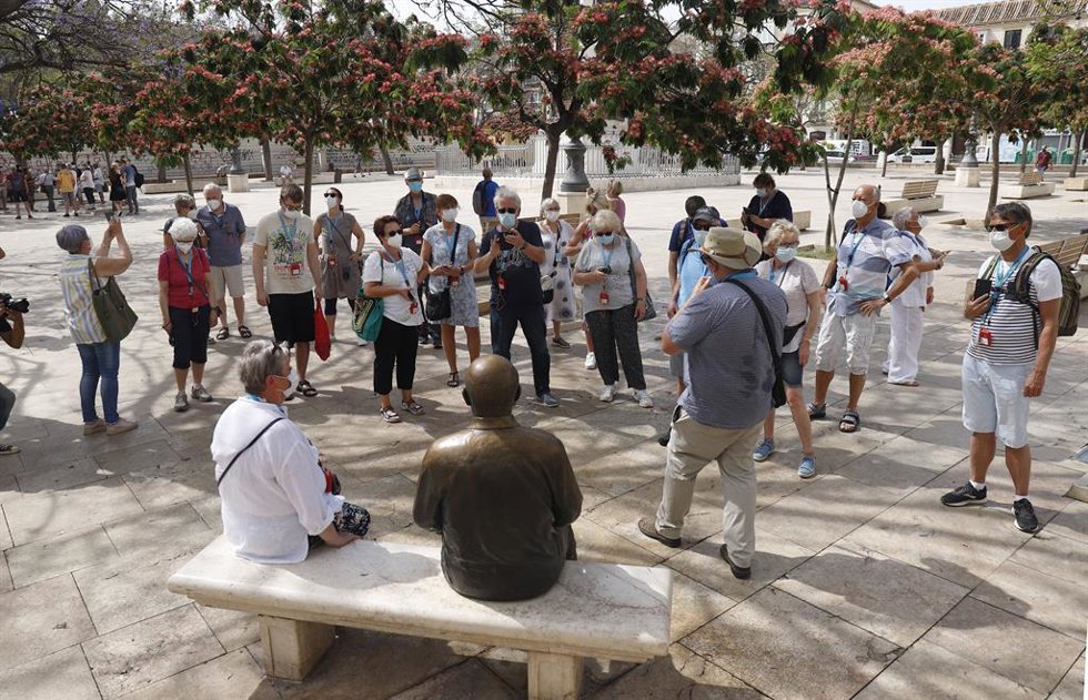 Turistas procedente del crucero Mein Shiff 2, que ha llegado de la primera escala a el puerto de Málaga, después de la pandemia del Covid- 19, visitando la ciudad andaluza  a 15 de junio del 2021 en Málaga, Andalucía, España.