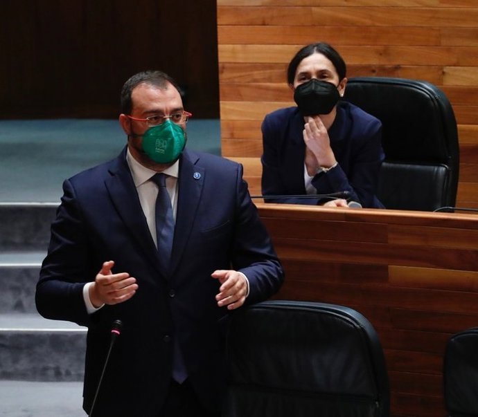 El presidente del Principado de Asturias, Adrián Barbón, en la Junta General.
