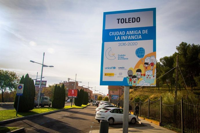 Cartel de Toledo Ciudad Amiga de la Infancia por Unicef.