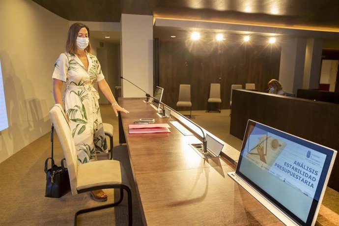 La consejera de Economía y Hacienda, María Sánchez, analiza la estabilidad presupuestaria de Cantabria.