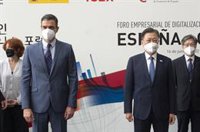 Sánchez celebra que "pronto vamos a abandonar las mascarillas en la calle"