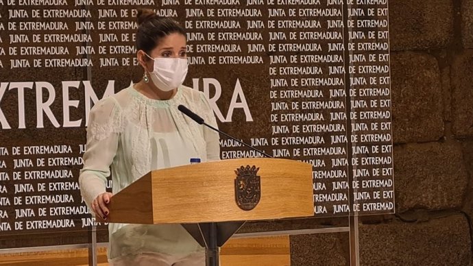 La consejera de Igualdad y portavoz de la Junta de Extremadura, Isabel Gil Rosiña, en rueda de prensa tras el Consejo de Gobierno autonómico