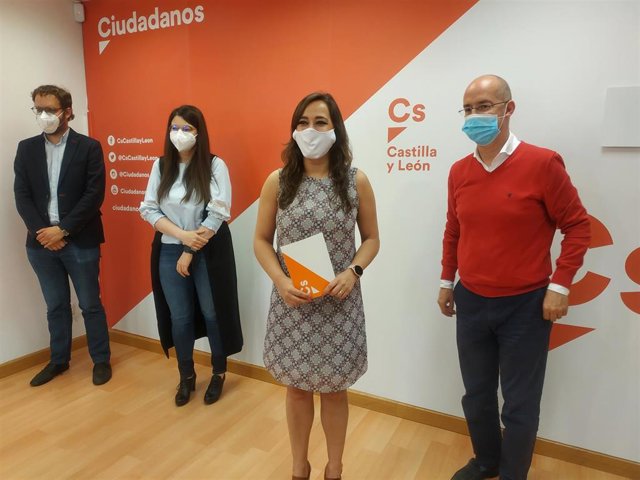 Gemma Villarroel, durante su encuentro con cargos de Cs en el Ayuntamiento y Diputación de Valladolid.