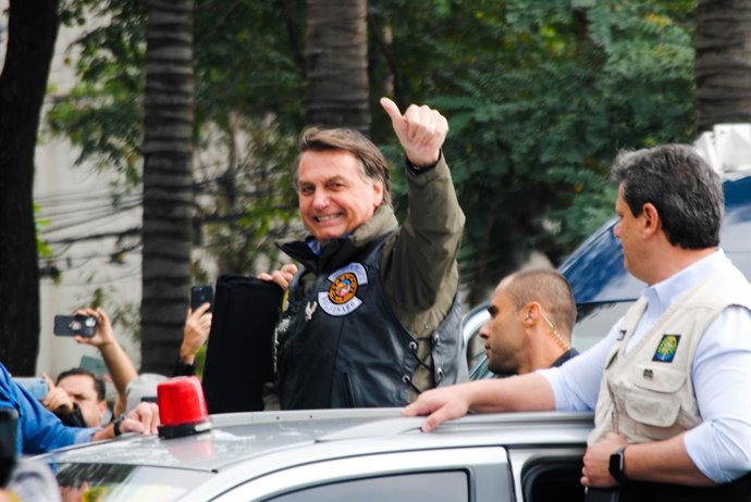 12 June 2021, Brazil, Sao Paulo: Brazilian President Jair Bolsonaro takes part in bike ride with supporters. Photo: Adeleke Anthony Fote/TheNEWS2 via ZUMA Wire/dpa