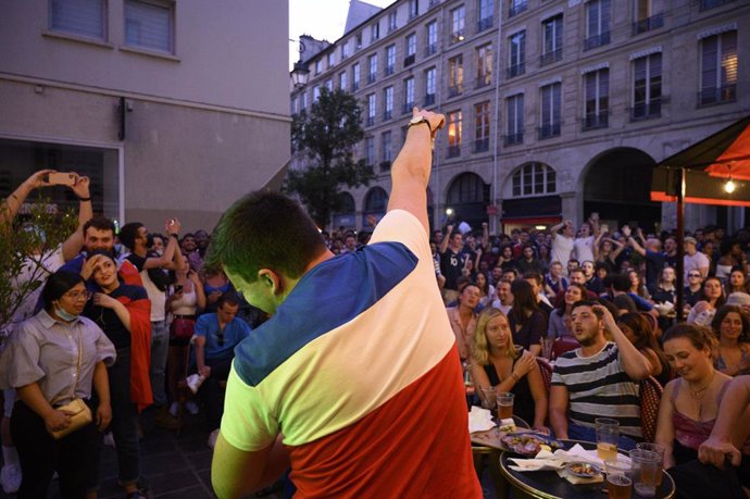 Celebraciones en París por la victoria de la selección francesa en la Eurocopa