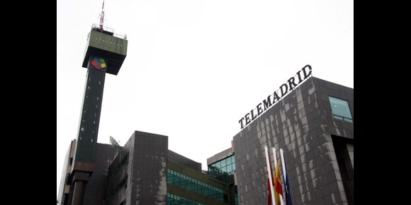 2. Telemadrid acusa a Comunidad de excluirle de la toma de posesión de Ayuso y Gobierno dice que pueden cubrirla como todos