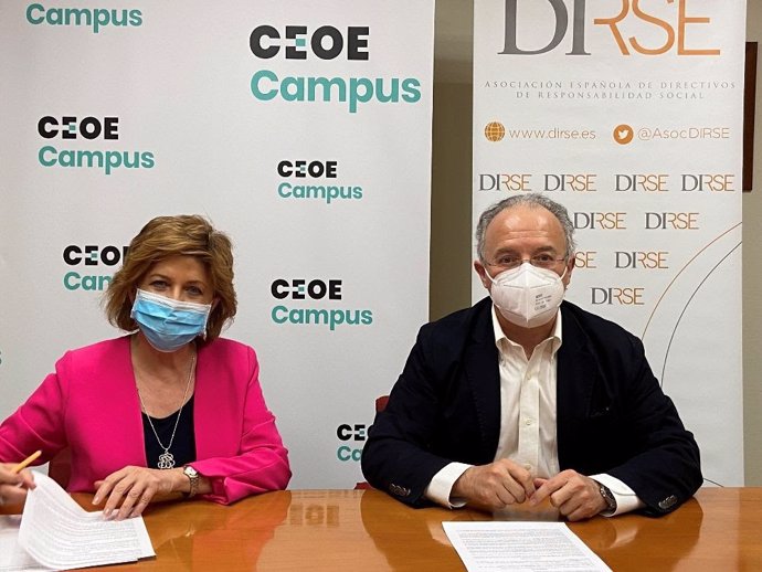 M Teresa Gómez (D.G de CEOE Campus) y Alberto Andreu (presidente de DIRSE) firman un acuerdo para acompañar a las empresas en su `Transformación Sostenible