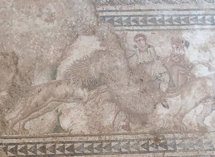 Archivo - Figura de un jinete descubierto en el mosaico de caza de Salar