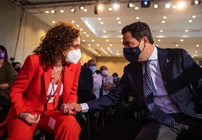 El presidente de la Junta, Juanma Moreno,  la secretaria general de CCOO-A, Nuria López, en  la inauguración del XIII congreso regional del sindicato CCOO, 16 de junio 2021 en Sevilla, Andalucía, España