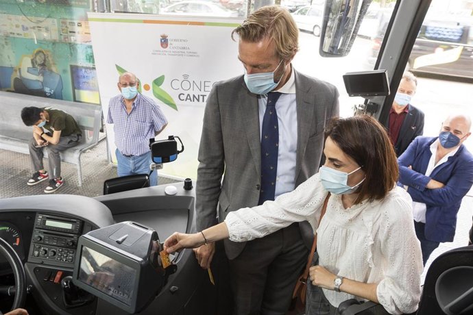 El director general de transportes, Felipe Piña, presenta el Sistema Unificado de Pago Integrado (SUPI).