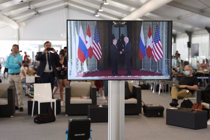Inicio del encuentro entre Vladimir Putin y Joe Biden