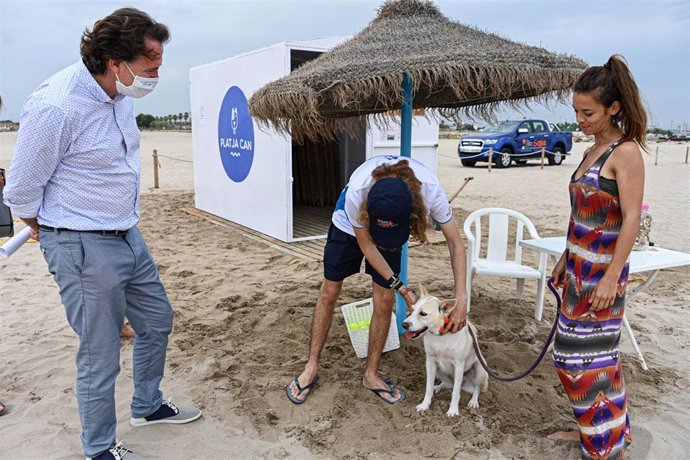 Grezzi visita la playa can de Pinedo