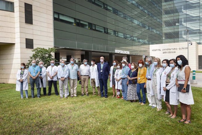 El Hospital Clínico San Cecilio de Granada reconoce la labor voluntaria de profesionales médicos jubilados en el seguimiento de casos covid.