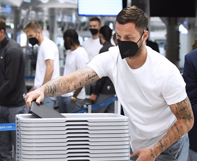 16 June 2021, Austria, Innsbruck: Austria's Marko Arnautovic collects his items at Innsbruck airport before the departure of the Austrian football team to Amsterdam ahead of Thursday's UEFA EURO 2020 Group C soccer match against Netherlands. Photo: Robe