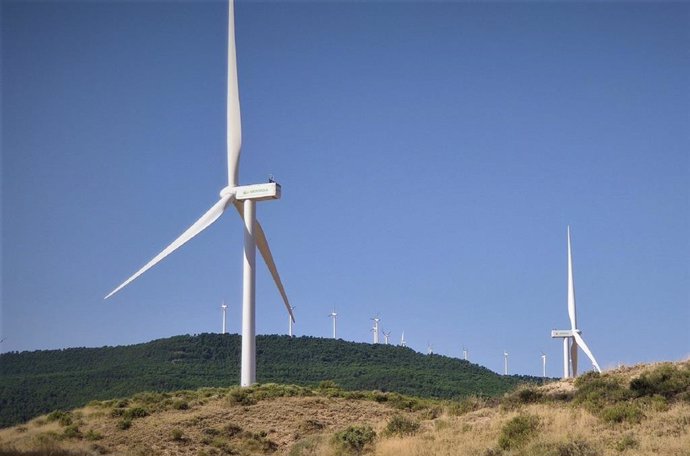 Aerogeneradores en el parque eólico de Puylobo, en Zaragoza