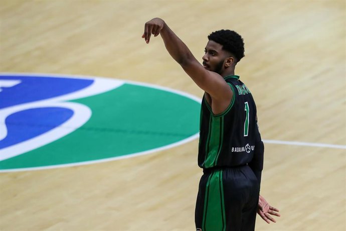 Archivo - Shawn Dawson of Juventut de Badalona gestures during the Endesa League match between Valencia Basket and Juventut de Badalona at the Pavellon Fuente de Sant Luis, La Fontenta. April 4, 2021. Valencia, Spain
