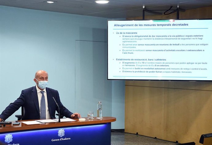 El ministro de Salud de Andorra, Joan Martínez Benazet, anunciando la relajación de medidas anticovid.