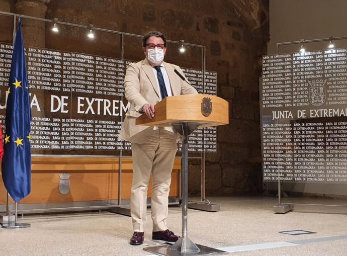 El vicepresidente segundo de la Junta y consejero de Sanidad, José María Vergeles