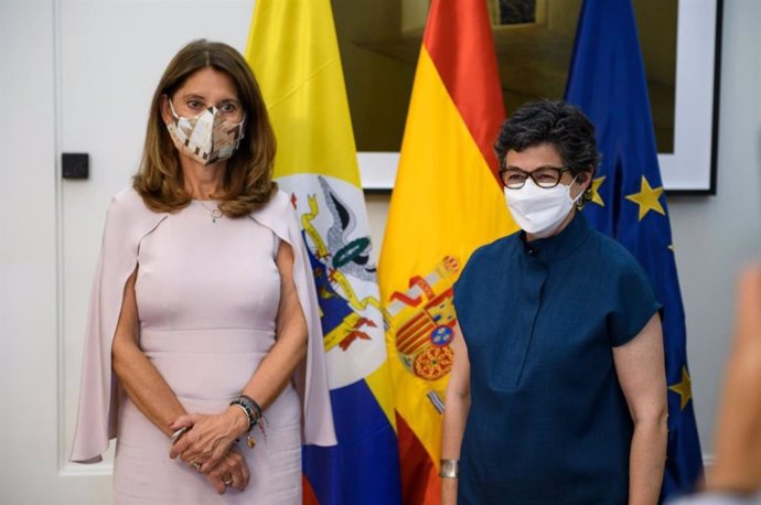 La ministra de Asuntos Exteriores, Unión Europea y de Cooperación, Arancha González Laya, con la vicepresidenta de Colombia, Marta Lucía Ramírez.