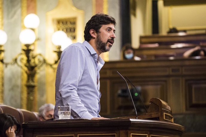 El diputado de Galicia en Común Antonio Gómez-Reino durante una sesión plenaria en el Congreso de los Diputados, a 8 de junio de 2021, en Madrid, (España).