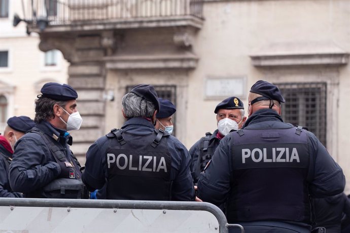 Archivo - Agentes de la Policía italiana