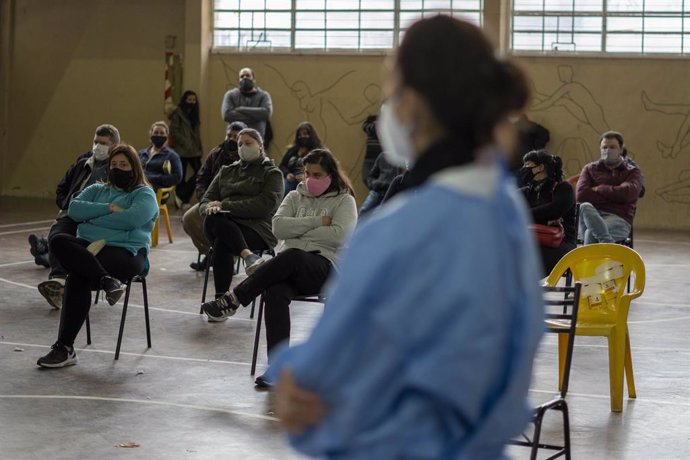05 June 2021, Argentina, Firmat: People wait before receiving their coronavirus jabs at a medical makeshift centre. Photo: Patricio Murphy/ZUMA Wire/dpa