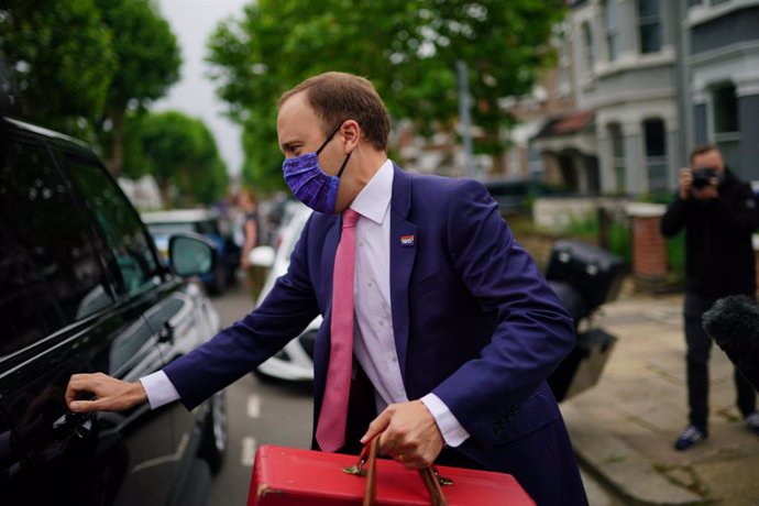 17 June 2021, United Kingdom, London: UK Health Minister Matt Hancock leaves his home a day after a series of WhatsApp exchanges were published by Dominic Cummings, former adviser to UK Prime Minister, criticising Hancock over coronavirus testing. Photo