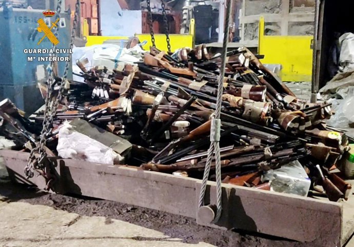 Armas destruidas.
