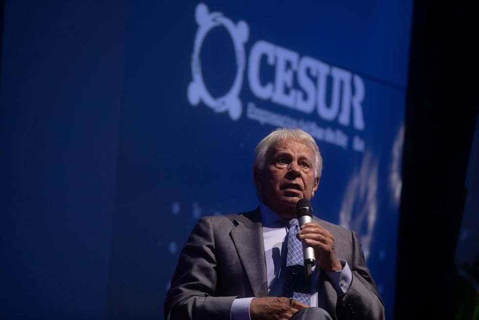 El expresidente del gobierno de España, Felipe Gónzalez, interviene el el acto donde se le entrega el galardón al Mejor Embajador de ámbito no económico. de los Premios Empresariales del Sur de España a 15 de junio del 2021 en Sevilla, Andalucía, España