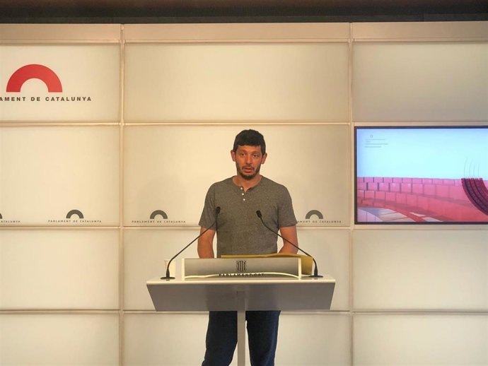 El diputado de la CUP en el Parlament Xavi Pellicer en rueda de prensa.