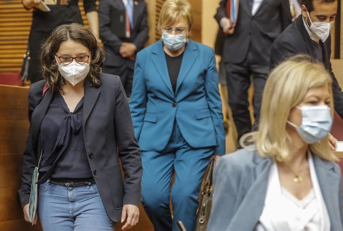 Archivo - Mónica Oltra y Ana Barceló en una imagen de archivo en Les Corts