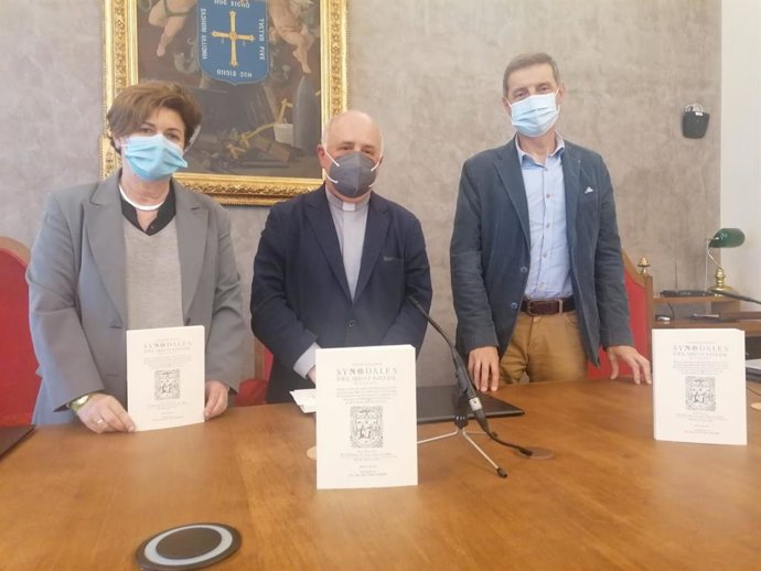 Presentación oficial del facsímil conmemorativo de la 27 edición de LibrOviedo.