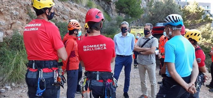 El Consell de Mallorca convoca 32 plazas de bomberos y anima a las mujeres a participar en las pruebas.