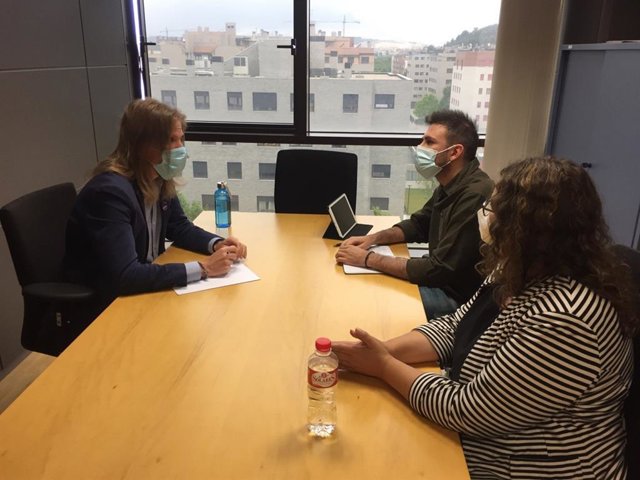 Pablo Fernández reunido con representantes de la Plataforma de Jóvenes de Castilla y León.