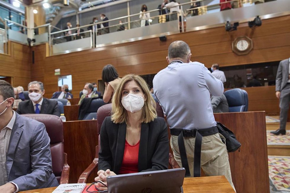 La portavoz del PSOE en la Asamblea de Madrid, Hana Jalloul, su llegada a la Asamblea de Madrid para presenciar la primera sesión del pleno de investidura de Ia presidenta de la Comunidad en funciones, Isabel Díaz Ayuso, a 17 de junio de 2021, en Madrid