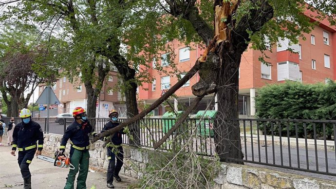 Bomberos realizan 184 intervenciones por tormentas en toda la región madrileña, ninguna con heridos