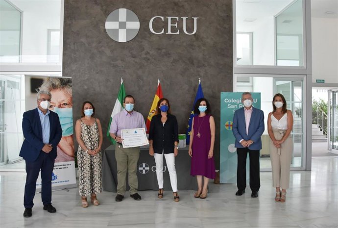 Colegio CEU San Pablo entrega la recaudación de la campaña de pulseras solidarias a la Obra de San Juan de Dios