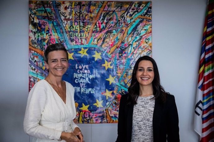 La presidenta de Ciudadanos, Inés Arrimadas, reunida en Bruselas con vicepresidenta de la Comisión Europea Margrethe Vestager.