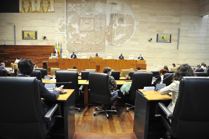 Diputados de la Asamblea en sus escaños.