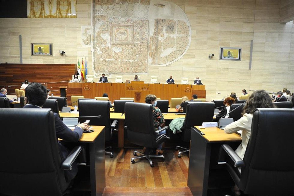 Diputados de la Asamblea en sus escaños.