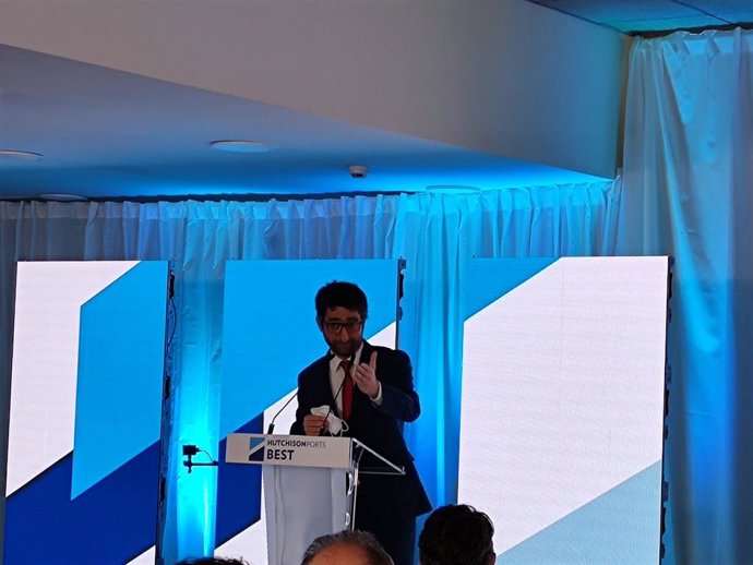 El vicepresident i conseller de Polítiques Digitals, Infraestructures i Agenda Urbana de la Generalitat, Jordi Puigneró, en la presentació de les noves grues de la terminal Best del Port de Barcelona.