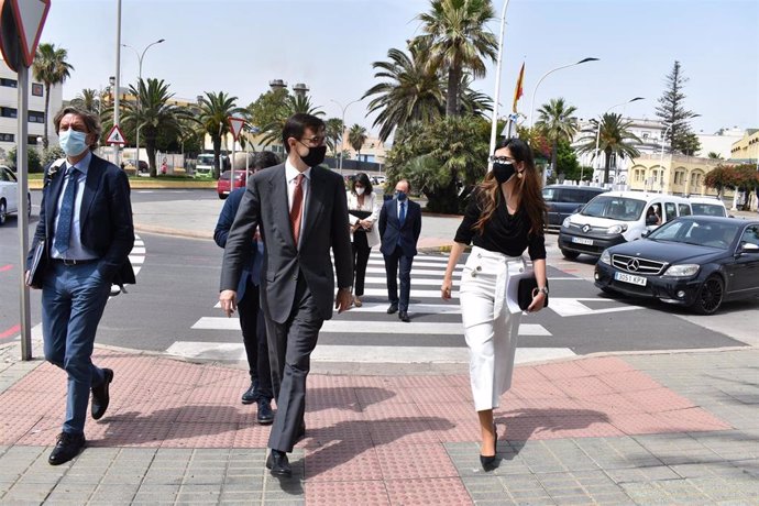 La delegada del Gobierno en Melilla, Sabrina Moh, con el secretario de Estado de la Unión Europea en su reciente visita a Melilla en una imagen de archivo