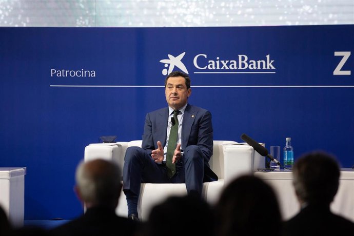 El presidente de la Junta de Andalucía, Juanma Moreno, en un acto de la Reunió Cercle d'Economia.